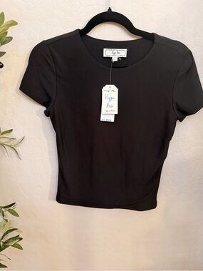 Hippie Rose Black Short Sleeve Crewneck Top